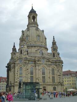 Hier sieht man die Frauenkirche in Dresden.