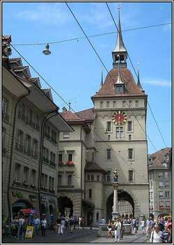 Blick in die Altstadt von Bern mit dem Kfigturm.