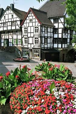 Fachwerkh�user auf dem Kirchenh�gel, dem historischen Kern der Stadt M�lheim (5.