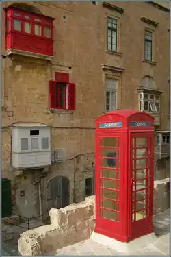 Ein Stadtszene in Valletta beim Victoria Gate.