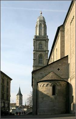 Blick am Gromnster vorbei zum Turm von St.Peters.