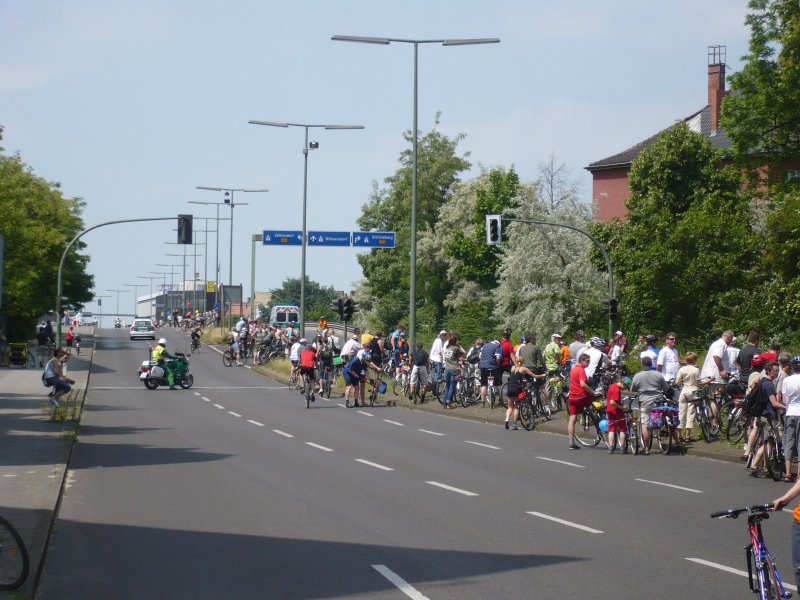 Warten auf die Freigabe zur Autobahnfahrt. Es geht ber die A104. 1.6.2008