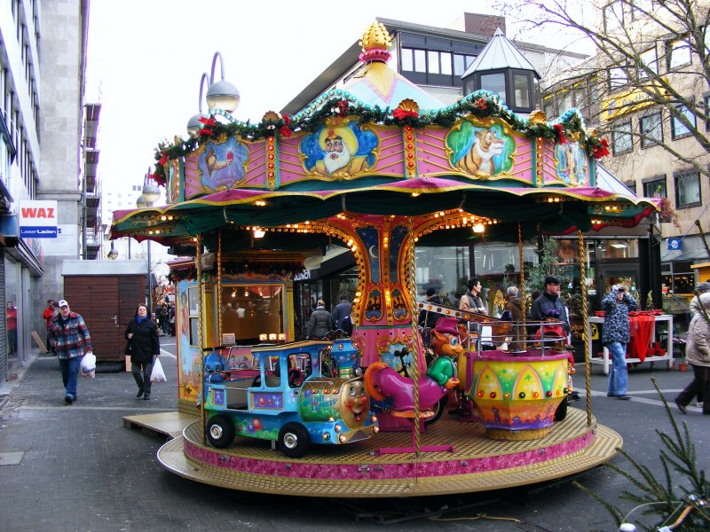 Weihnachtsmarkt auf dem Doktor-Ruer-Platz in Bochum am 14. Dezember 2008.