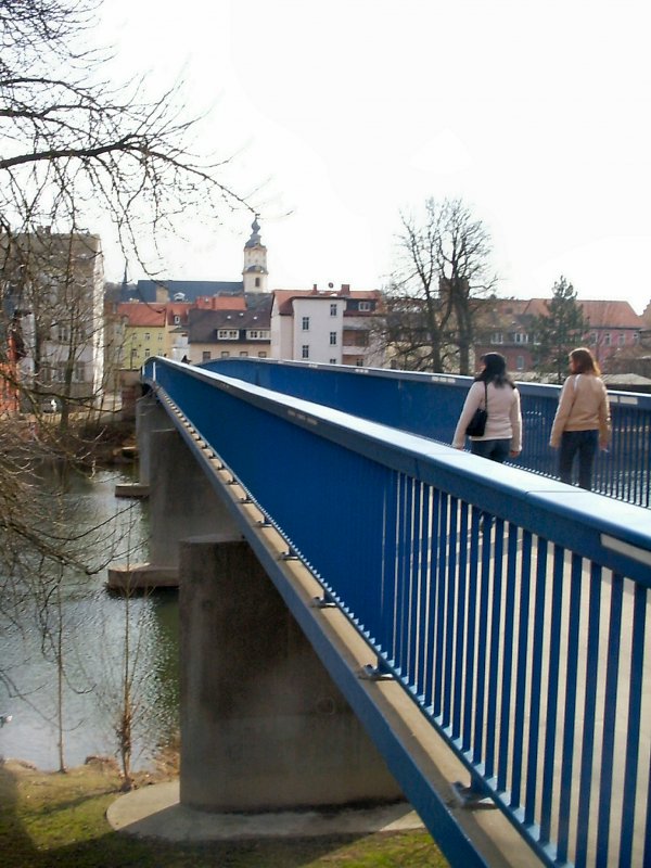 Weienfels, Fugngerbrcke ber die Saale zur Stadt, 2004