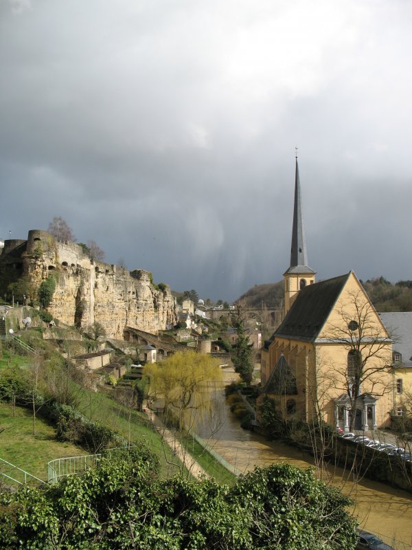 Weniger die Kirche St. Johann als der Regen im Hintergrund inspirierten mich zu diesem Foto.
(12.03.2008)