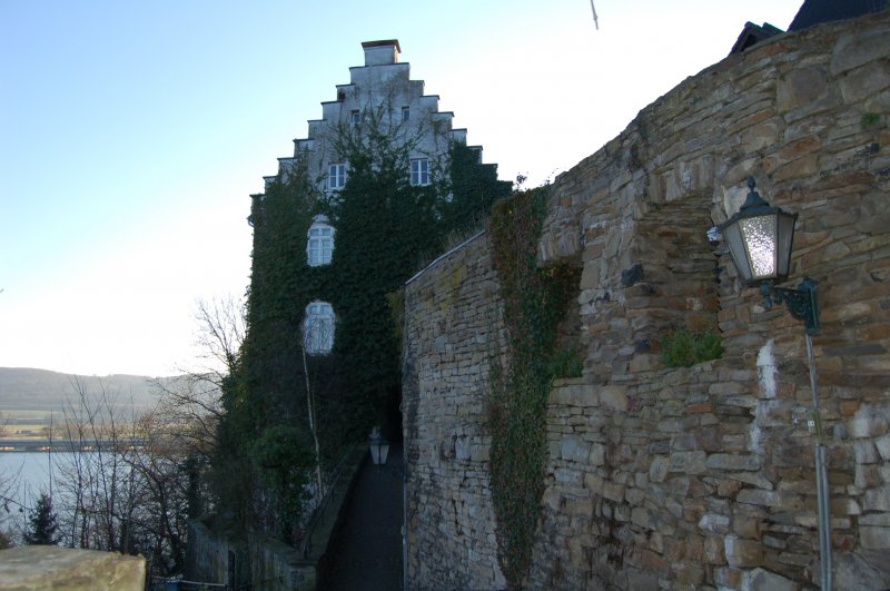 Wetter/Ruhr, an dem Weg von der Burg herunter zum Harkortsee 
stehen alte, sehr schn renovierte Huser