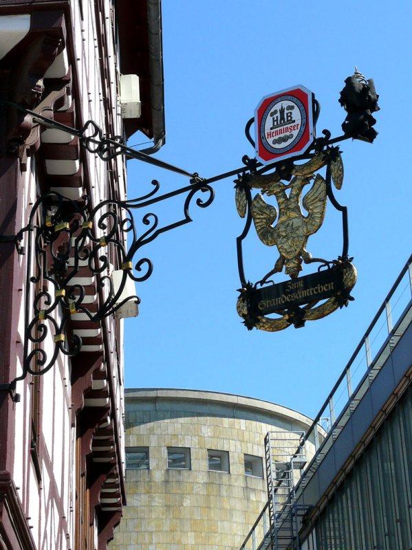 Wirtshausschild  Zum Standesmtchen  Rmerberg 16 in der Altstadt von  Frankfurt am Main; 24.08.2009
