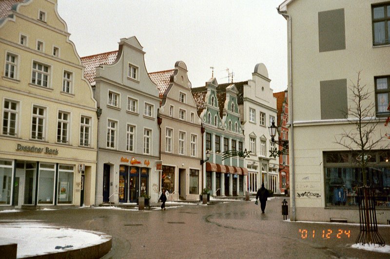 WISMAR - Giebelhuser, am Heiligabend 2001