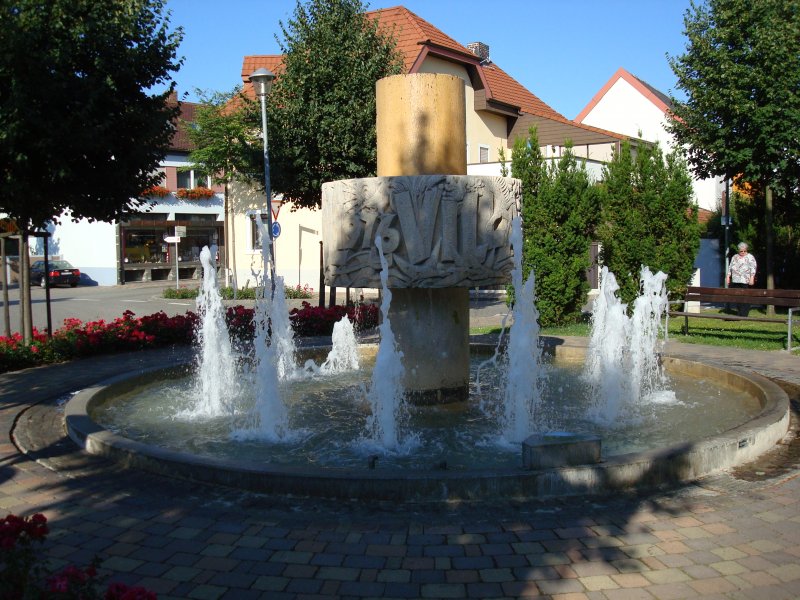 Wyhl am Kaiserstuhl,
Dorfbrunnen von 1976,
Juni 2008