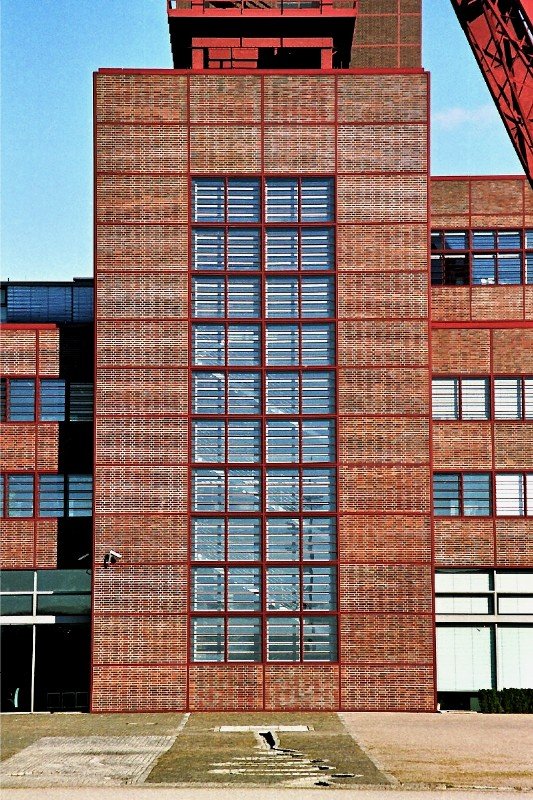 Zeche  Nordstern  in GE-Horst: Unterbau des Frdergersts ber Schacht 1 (Architekt: Fritz Schupp) (15. Februar 2008). -Negativ-Scan-