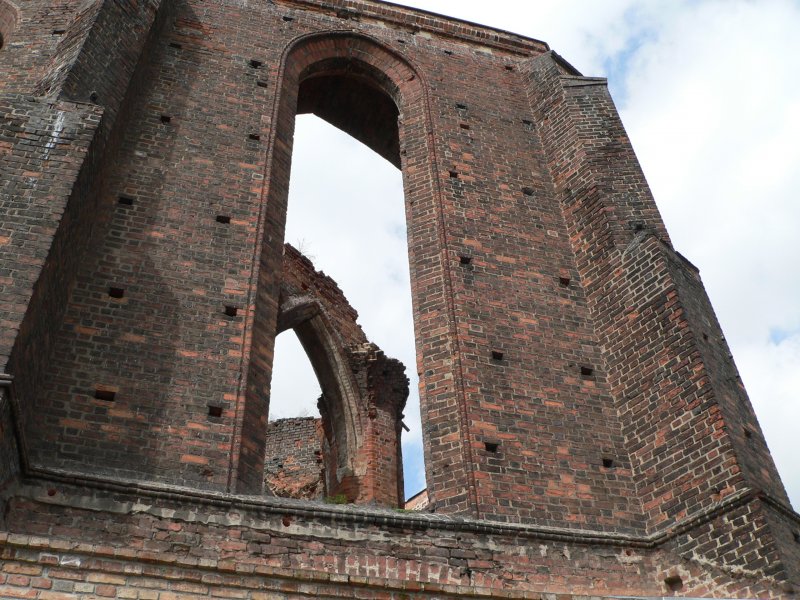 Zerstrte und als Ruine erhaltene Kirche in Gubin, 5.4.2008