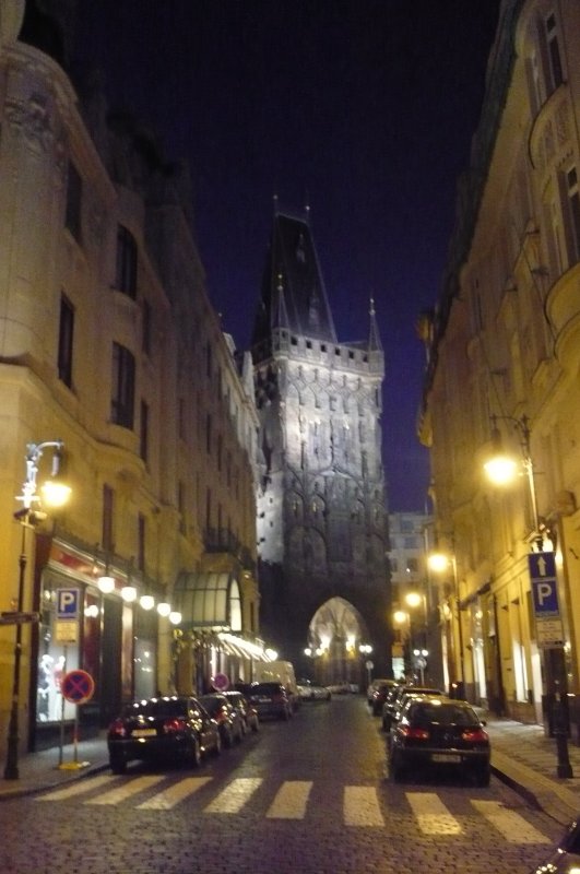 Zu sehen ist der Prager Pulverturm in nchtlicher Atmosphre.
(5.05.09)