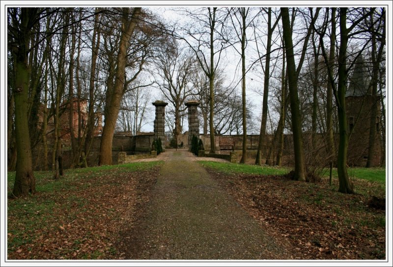 Zufahrt Burgruine Empel bei Rees in NRW.